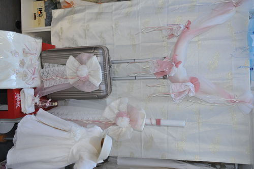Tauf -Set für Mädchen mit Kleid und Taufbeckendekor